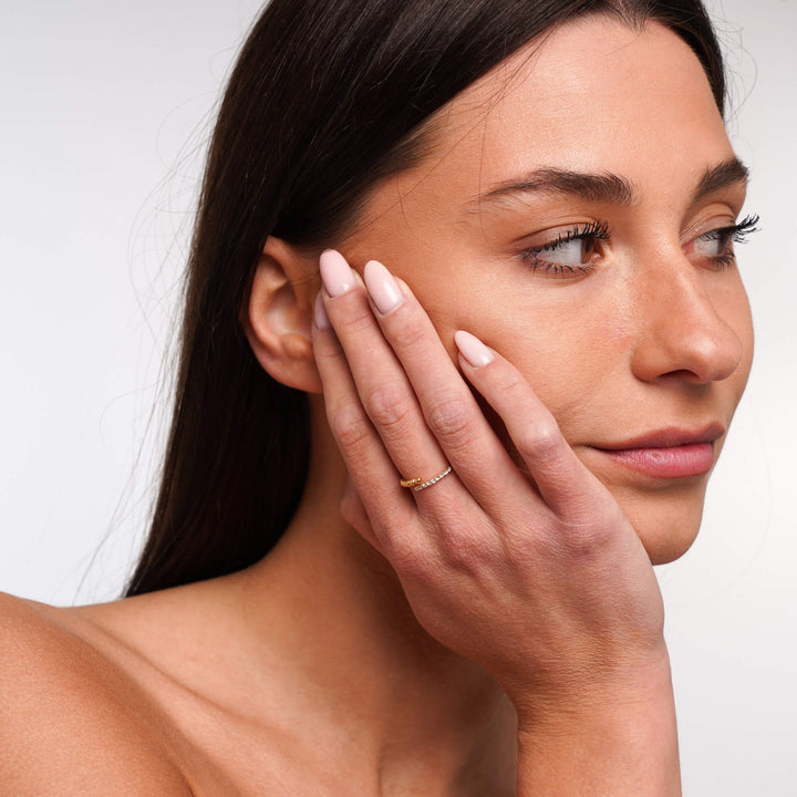 Anello con perline e cristalli